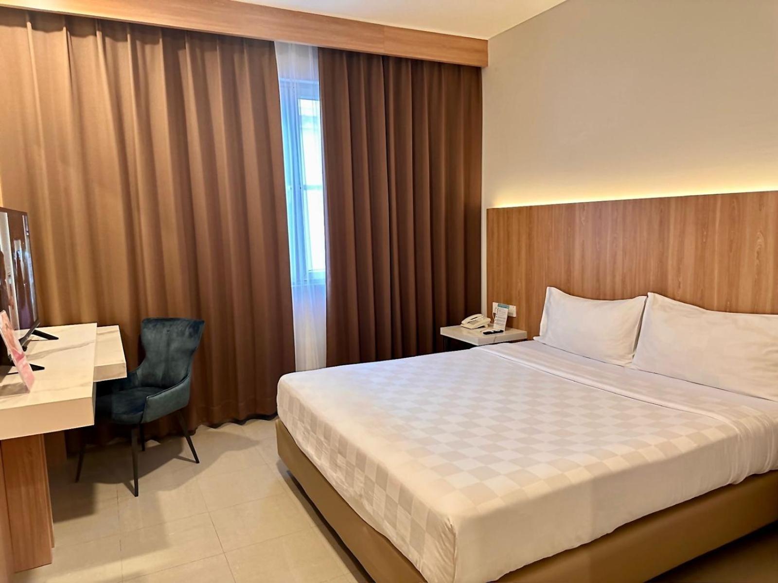 Royal Palm Hotel & Conference Center Cengkareng Джакарта Экстерьер фото